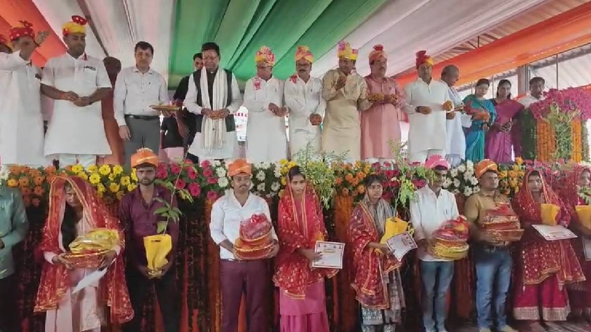 मुख्यमंत्री सामूहिक विवाह योजना: महराजगंज में 512 जोड़े विवाह बंधन में बंधे